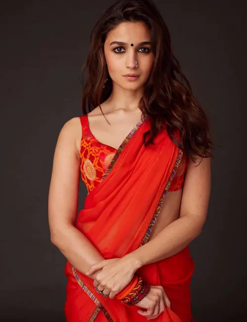 Alia in orange chiffon saree with matching brocade blouse for Rocky aur Rani movie