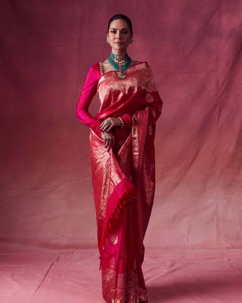 Esha Gupta wore pink silk saree beautiful guest look for wedding